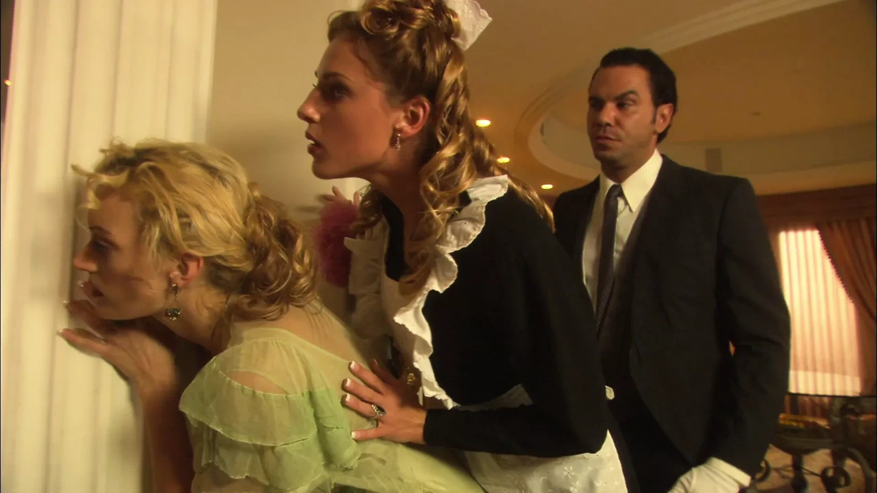 晚上在豪宅里的浪漫性爱！