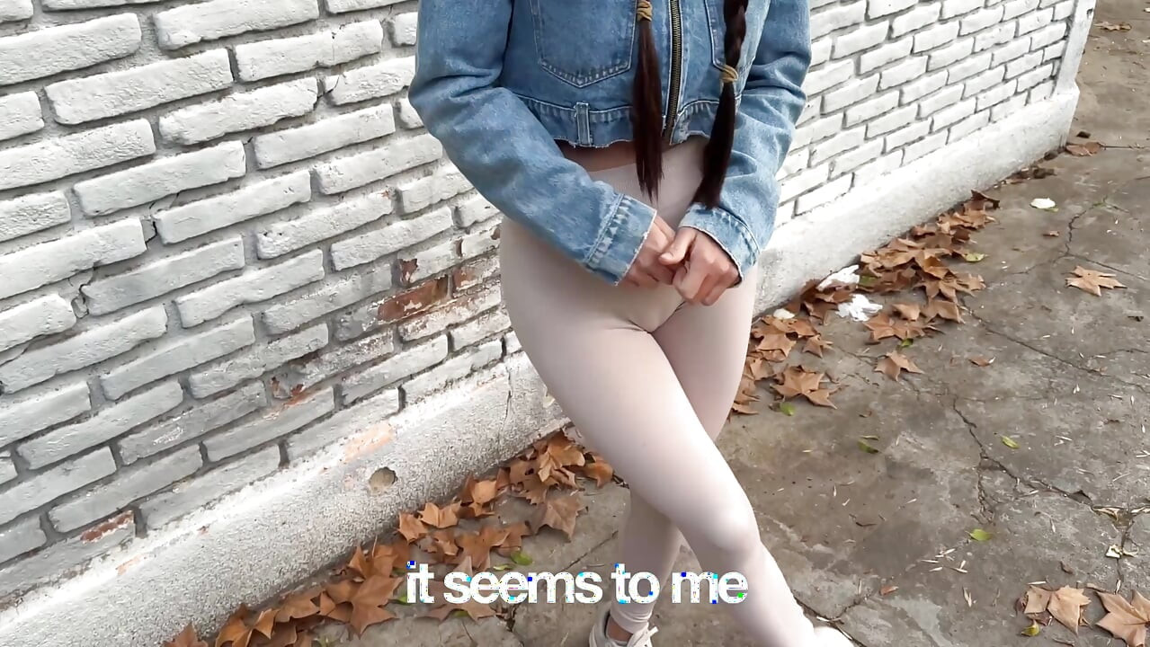 เขาเสนอข้อเสนอด้านความงาม แต่เธอปฏิเสธและแหกขาไม่ได้