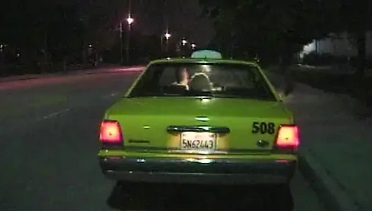 Wilde Taxifahrt mit geiler Blondine