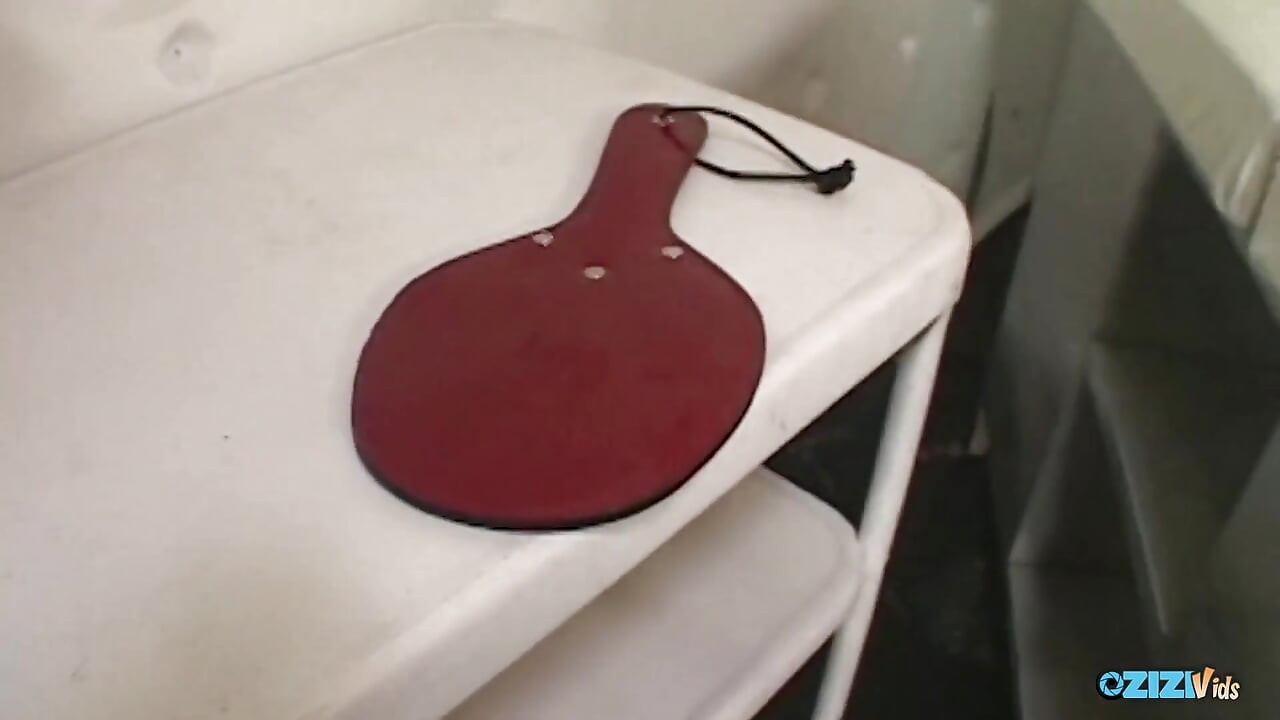Ez a szőke egy kicsit olcsó megjelenésű, de a teste a csúcson van