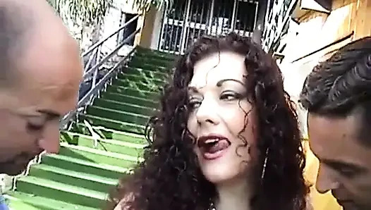 Jessica Rizzo ateşli yarak sahnesi için delikleri tükenmiş