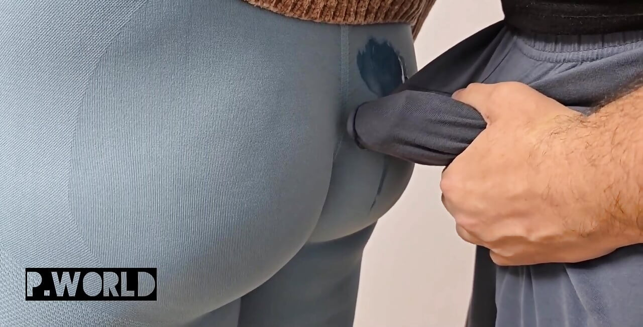 رجل غريب يفرك زبه في الحافلة