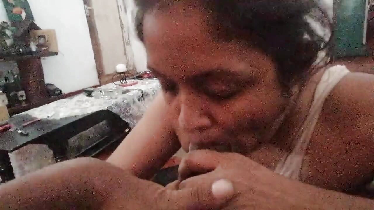 La tía india se inclina como mantenermeming por sus travesciones sexuales