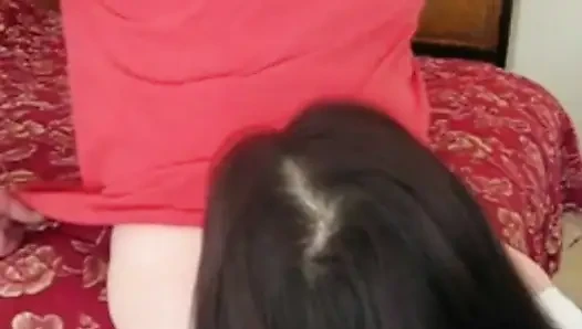 Yoko lagi asik nyepong sampai tenggorokan
