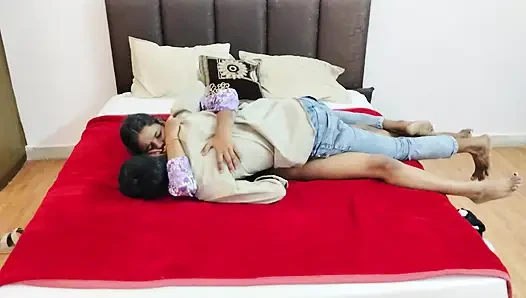 Malam romantis yang indah dengan pacar kampusku Itu adalah malam yang tenang dan damai setelah kuliah.