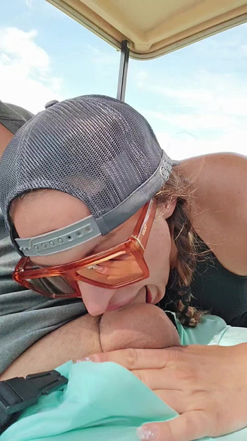 Bästa golfbanevagnsflickan - hon kan pratas om vad som helst