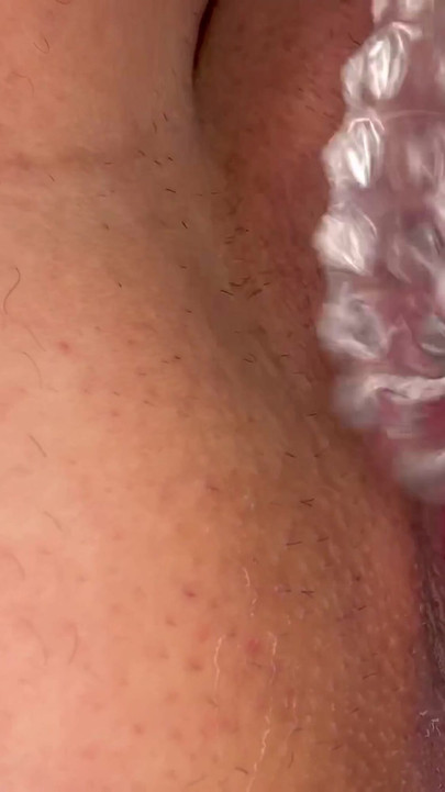 Detik yang menyeronokkan dari "dildo utama dengan pancang mengongkek pepek merah jambu ketat"