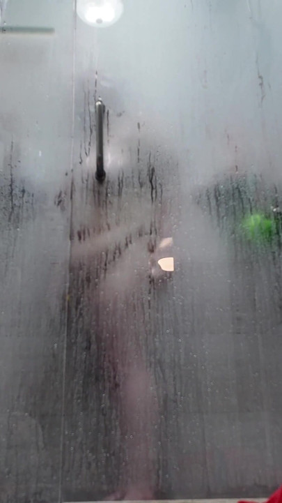 Sexy BBW Amanda Teasing in the Shower