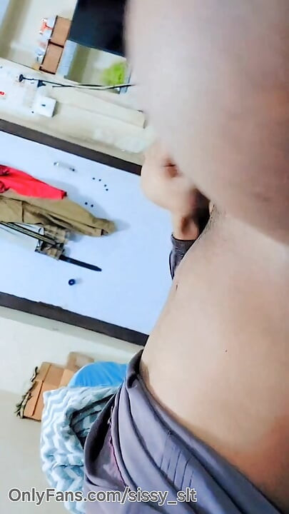 Hijabi muslim kinner hijda try to masturbate impotent penis