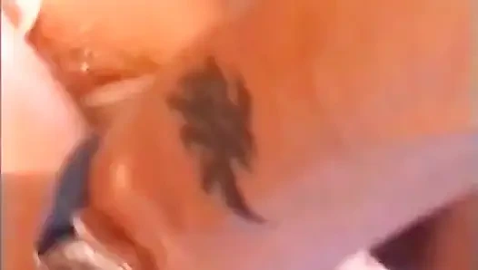 Wanita nympho bourgeois dientot habis-habisan di taman sama orang asing!