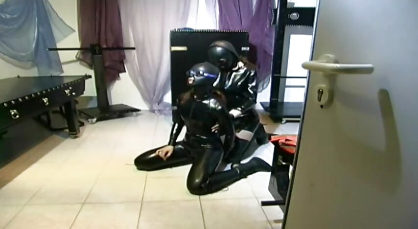 เลสเบี้ยนลาเท็กซ์ + การทดลองควยปลอม ( ไม่มีเสียง แต่มีเพลง )