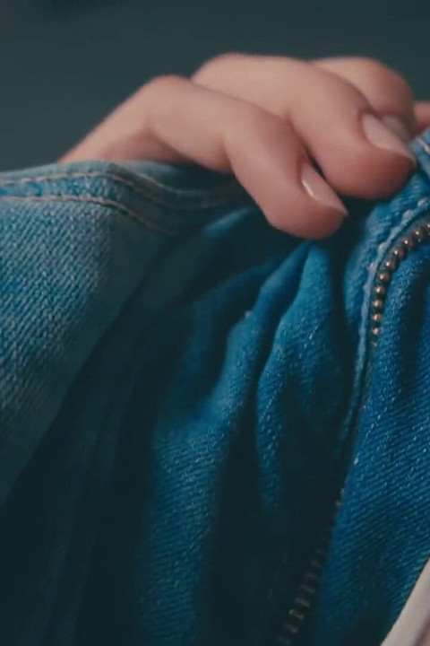 Wild Ciasne Dżinsy Gra Wstępna. Kobiecy Wytrysk Cipki. Lizanie Przycisków