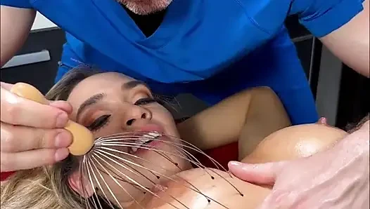 Büyük boşalmalı tantrik masaj orta yaşlı seksi kadın Briana Moon