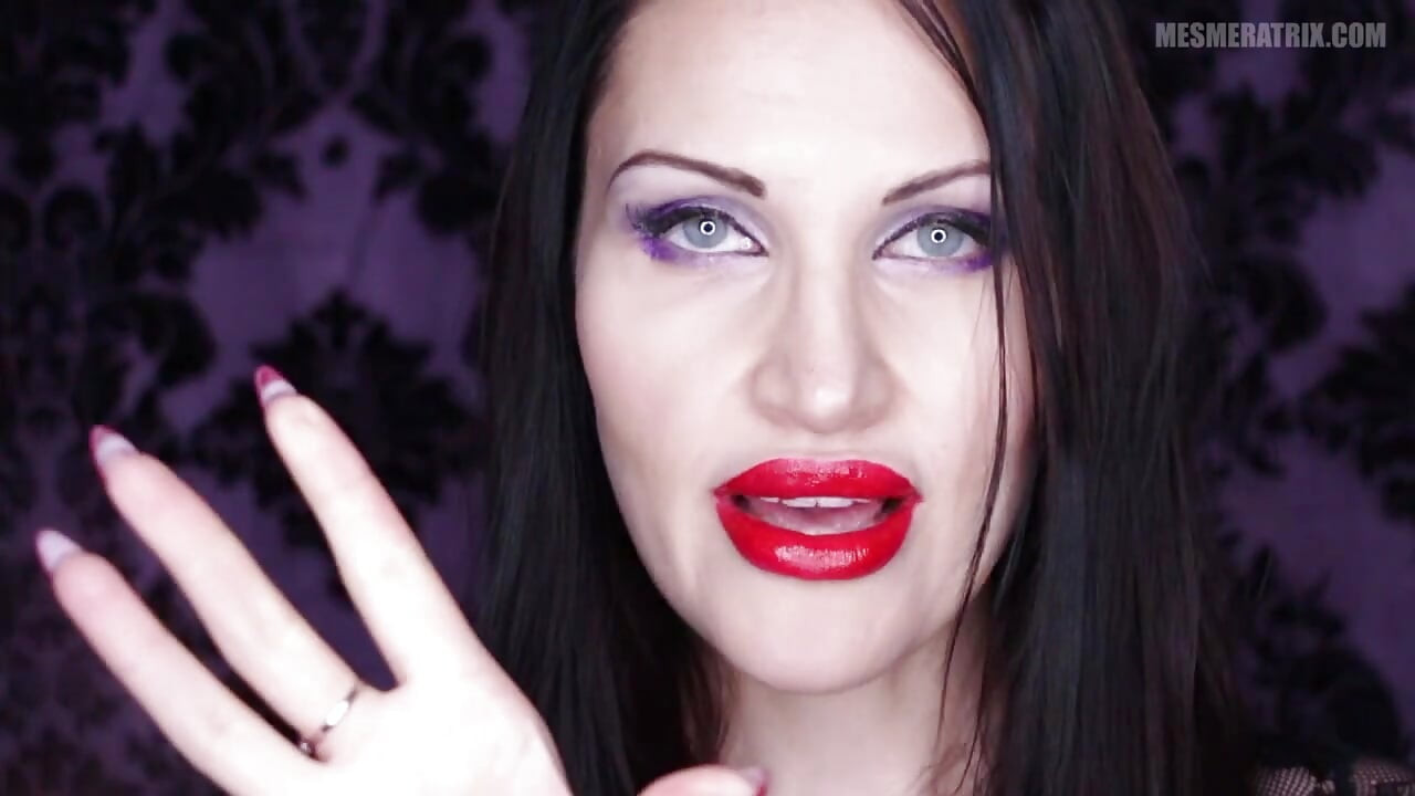Mesmerizing red nails
