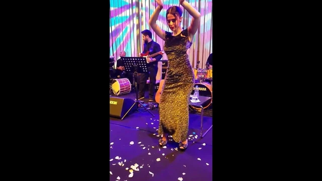 Simge Sagin Hips and Legs on Stage 02