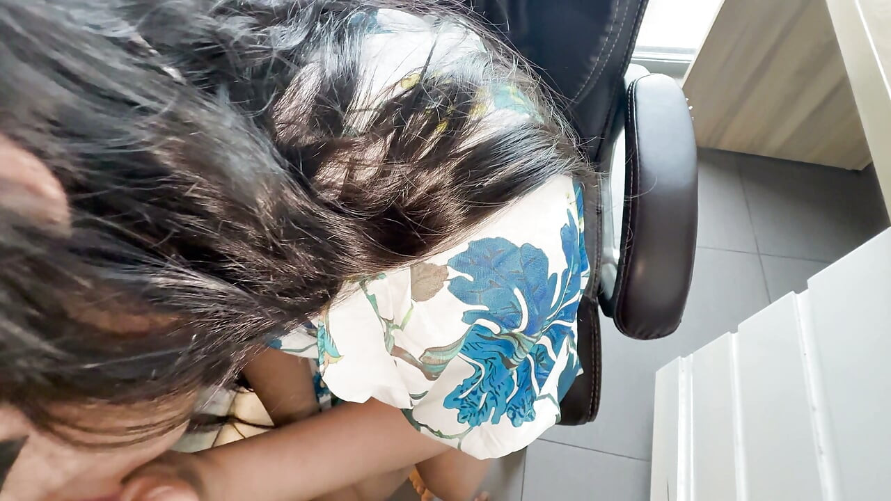 Office Staff Girl Ne Double Salary Ke Liye Boss Ke Sath Sex Kiya