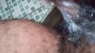 I masturbate in the shower (kaleth1)