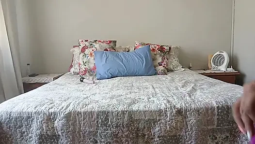 Tante seksi dengan toket besar lagi asik muasin memeknya pakai dildo sampai muncrat - pov