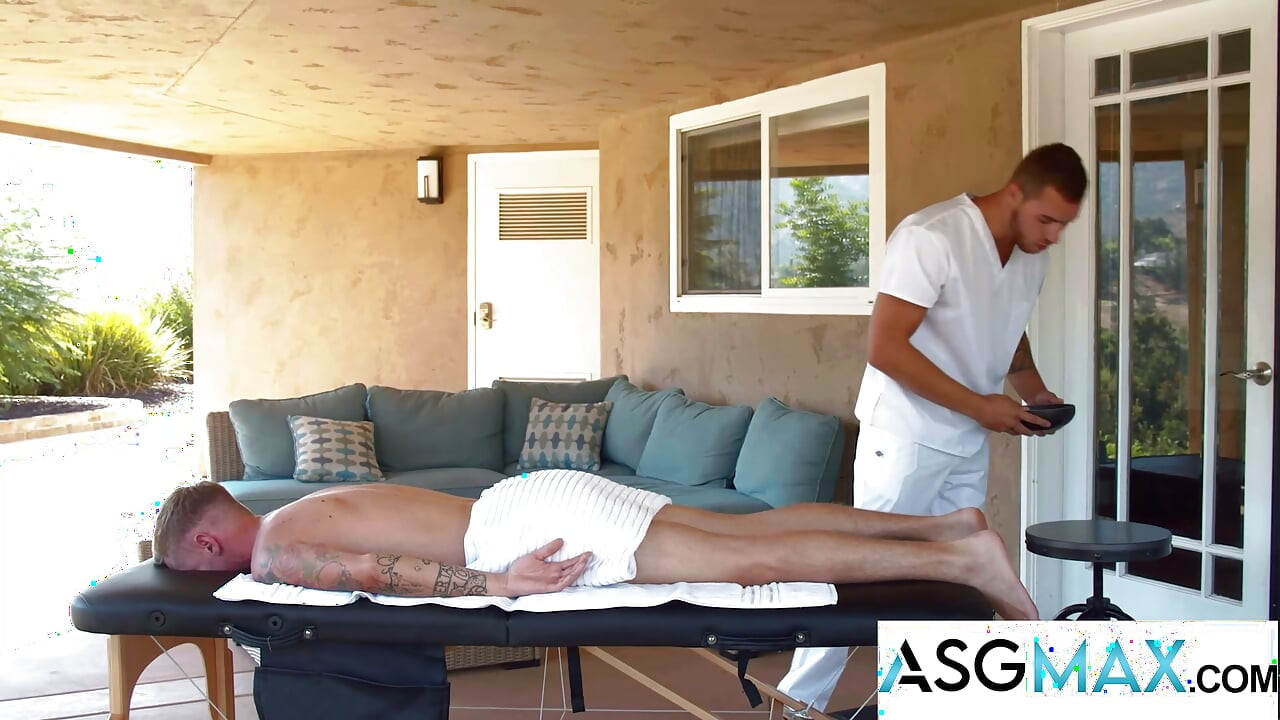 NEXT DOOR STUDIOS - Masseur Carter Woods Gives Ryan Jordan Full Service Massage With Happy Ending