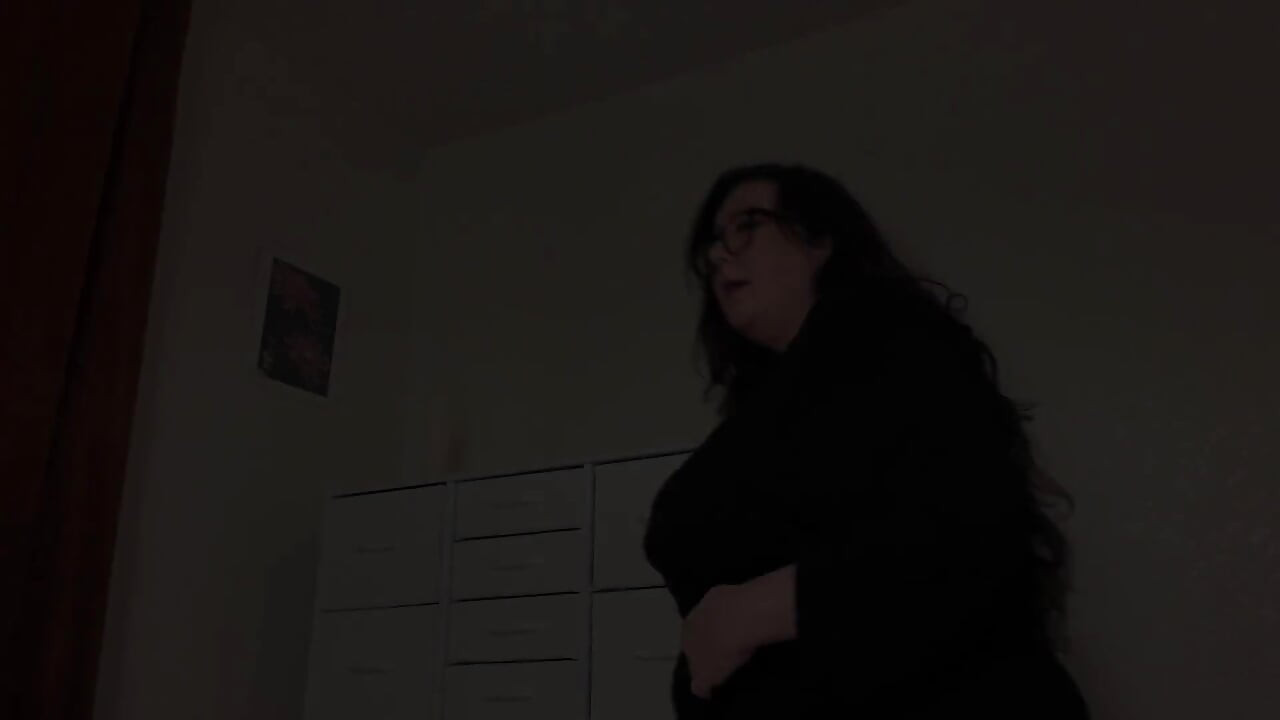 Sniffing Stepmommy's Pantyhose