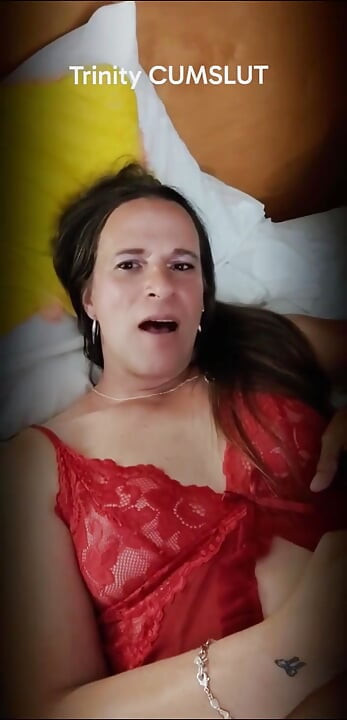 Trinity Cumslut Beri makan aku