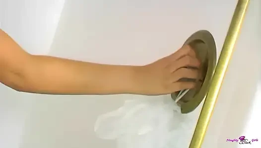 Ее имя не важно, потому что этот мужик жестко пробурил ее идеальную пизду