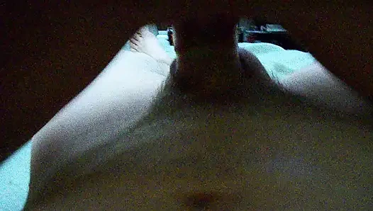 Bu gerileme seks kasetinin üçüncü ve son kısmı, tekrar üstüne atladı ve ona bindi, büyük göğüslerim içime boşalana kadar yüzünde!