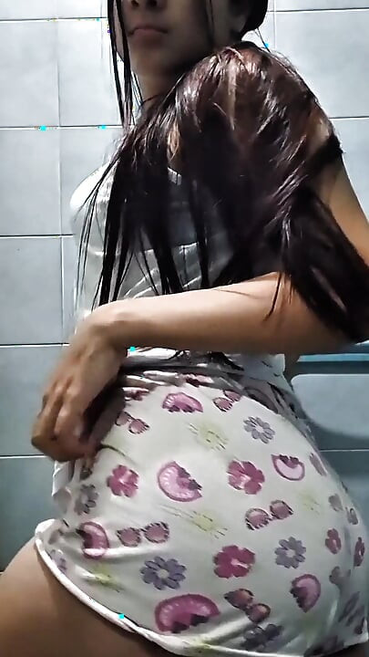 Mẹ kế chia sẻ con cu với ham muốn thô bạo mờ dần