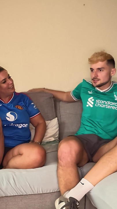 Mama vitregă fotbalistă Maisie Lewis nu se poate sătura de dl Ldn Lad Bwc! După călărire în mașină