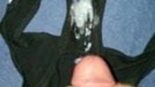 Cuming w brudnych majtkach