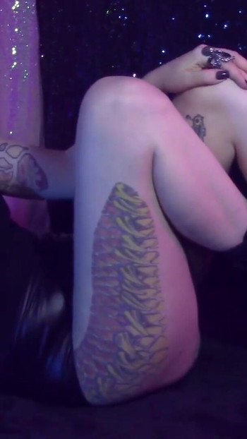Un momento da condividere con "Abbraccia la tua dipendenza dalla findom - miss Fede Rae la ipnotizzante dominazione finanziaria e adorazione"