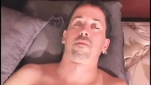 Возбужденный ебарь жестко шпилю сексуальную медсестру после того, как его хуй отсосали