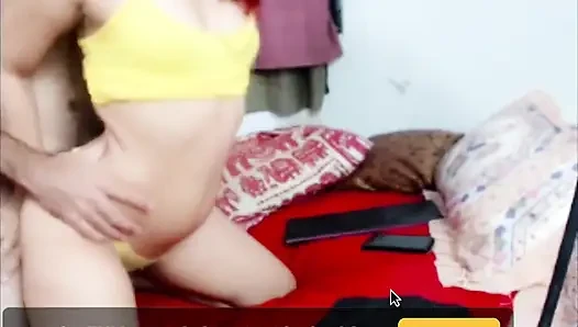 En iyi arkadaşımın kız arkadaşı götümü yiyor ve kimsenin onu benim gibi sikmediğini söylüyor!