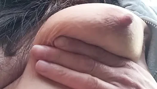 Free outdoor boobs show!