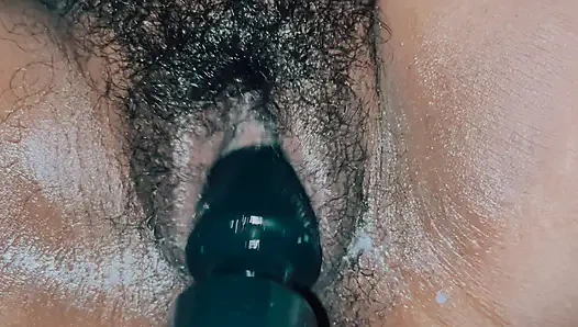 Teman kulit hitamku dan istriku ngentot di kamar hotel!