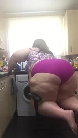 SSBBW Ass Shake