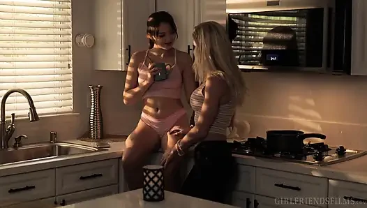 Giirlfriends Films - sopir uber yang hot berteman dan ngentot penumpang lesbian - spencer bradley, serene siren