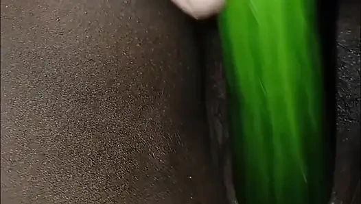 Ibu tiri ngentot dildonya yang bisa dimakan