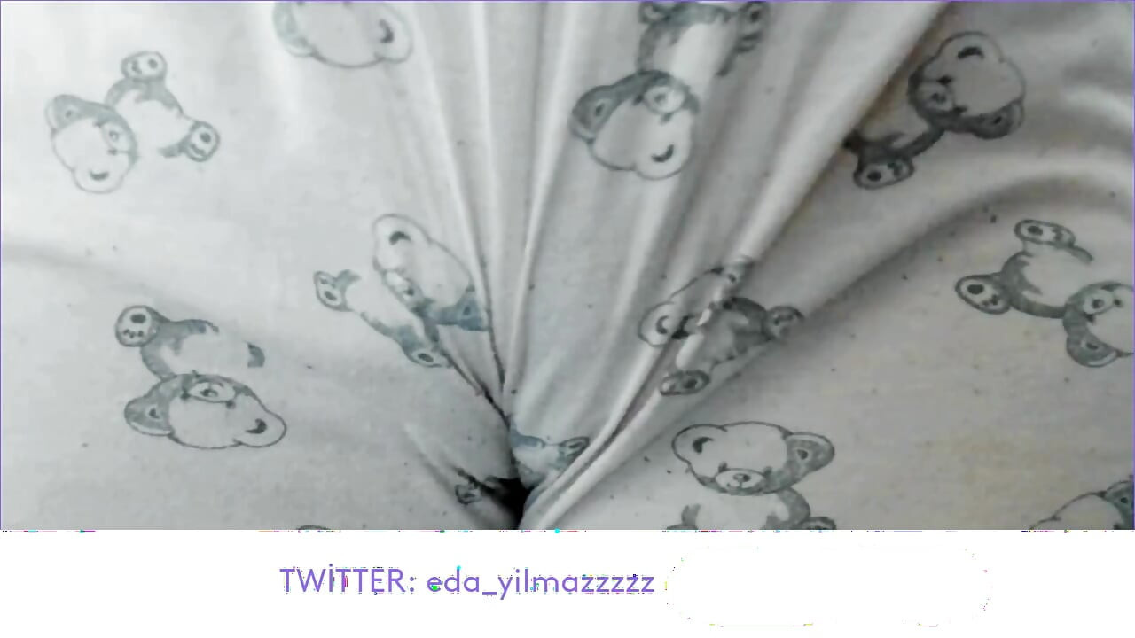 PATA DE CAMELO - BUCETA INCHADA - SE MASTURBA COM PIJAMA