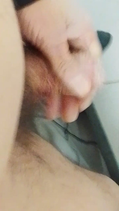 Rövid első saját készítésű masztrubációs videóm.