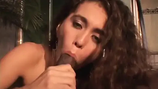 Memek cewek semok latina dientot habis-habisan sama kontol besar