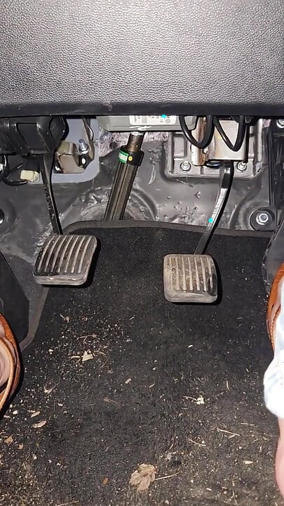 足のフェチ・ペダル・ポンピング