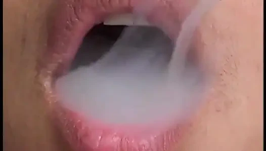 Стриминговый фильм от Loni обнаженных девушек, курящих