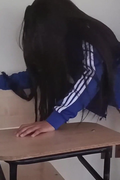 To je ono što pravi prijatelji rade kada je učionica prazna. (1. dio)