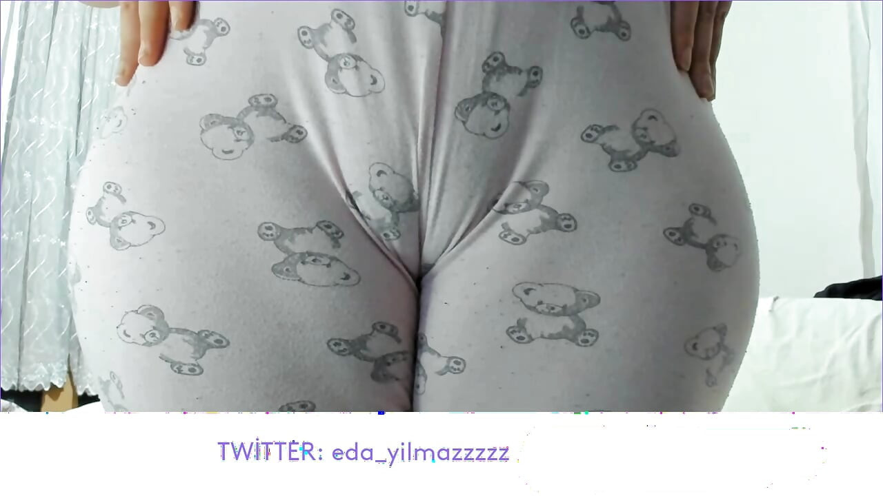 CAMEL TOE- MASTURBATION IN PAJAMAS- TURKISH PORN- TURKISH MILF