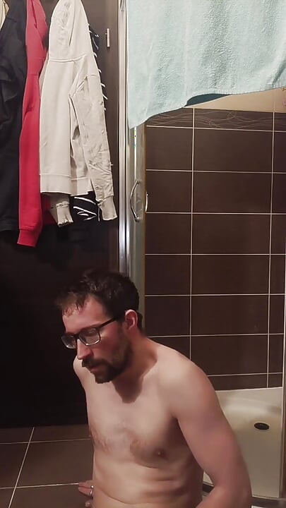 Jerking off a Cock in the Shower