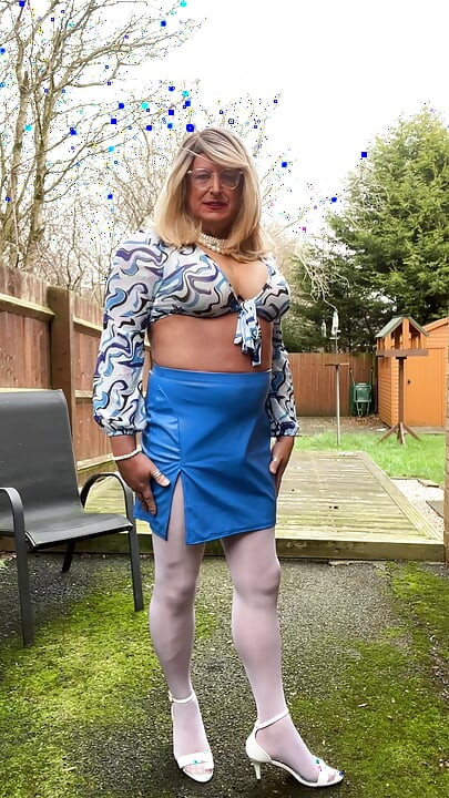 Amaterski transvestit Kellycd2022 Seksi MILF u bijelim najlonkama