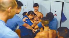 勤務中の香港警察のセクシーゲーム