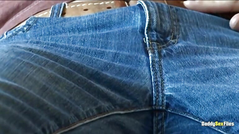 Daddysexfiles: cam kurtz sünnetsiz yarağını sert ve hızlı bir şekilde sıvazlıyor