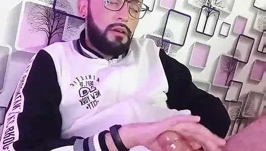 Güzel büyük bir döl atana kadar yarağıma yağla masaj yapıyorum